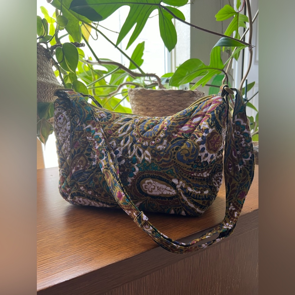 Vera Bradley Crossbody Essential in Buta Spray